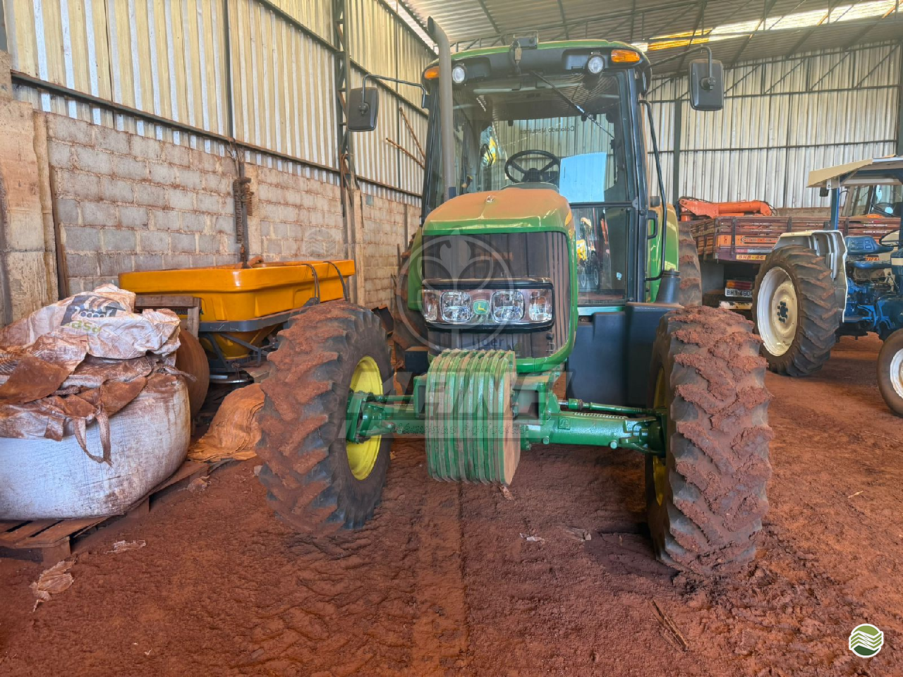 JOHN DEERE 6115J de Mana Máquinas